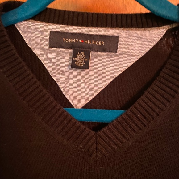 Tommy Hilfiger navy blue v-neck sweater size L - Picture 3 of 7